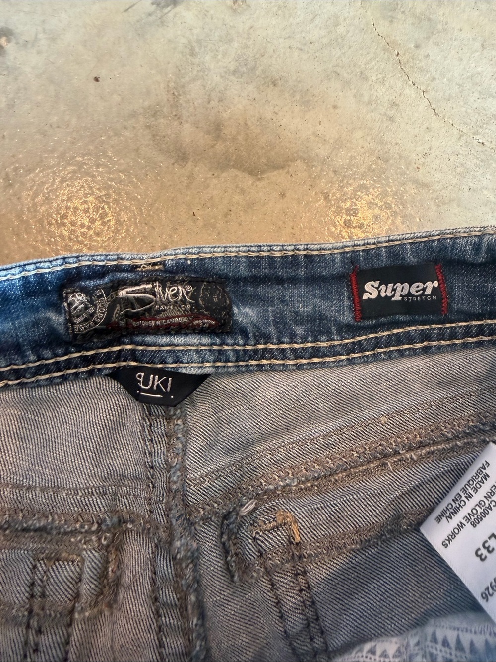 Silver Jeans Light Wash Women’s Straight Jeans - Picture 4 of 5